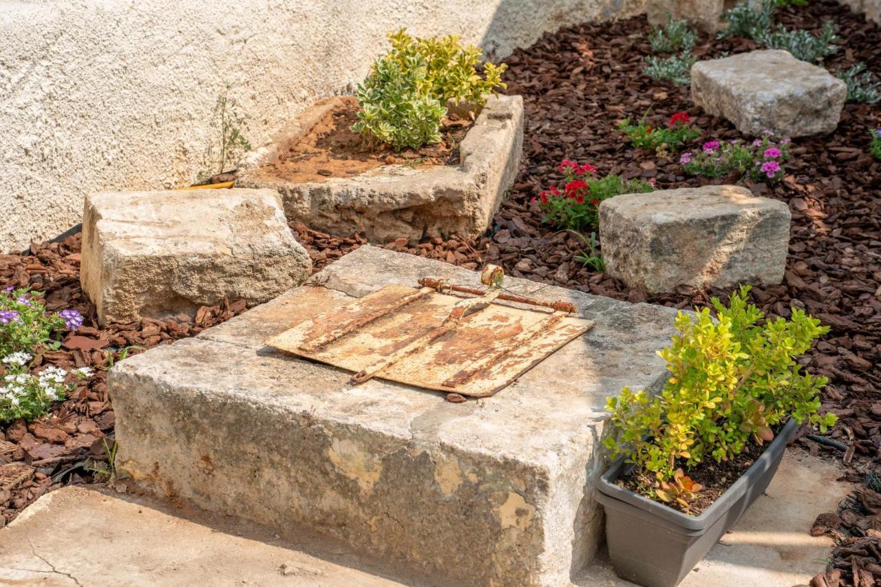 Frank's Place - Private Parking Argostoli (Kefalonia)